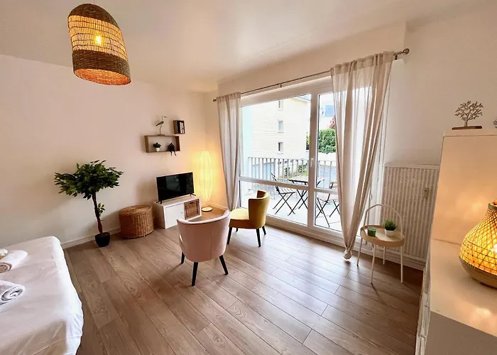 Apartment Nihal, Proche Zenith Avec Parking Et Balcon Caen